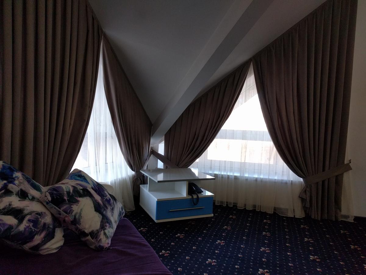 Kaiser Hotel Černivci Esterno foto